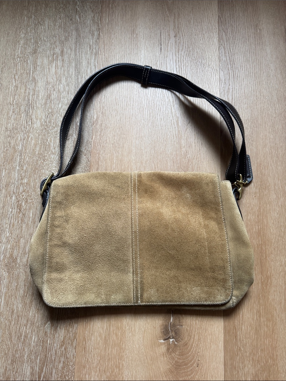 Coach 9578 tan suede purse. 90s vintage. Good condition.